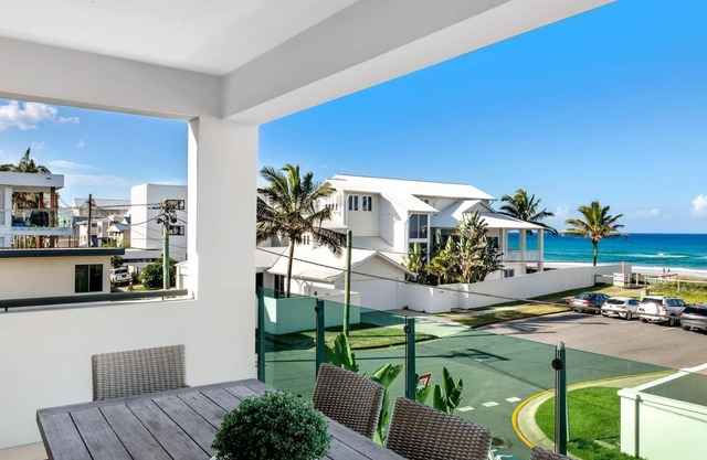 Palm Salt - Pet Friendly Beachside Villa in Palm Beach - Linen Provided - Min. 3 Night Stays!