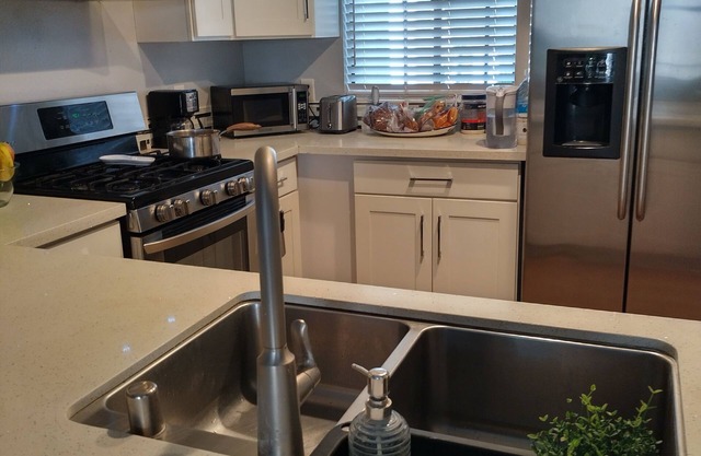 Palm Springs Jumbo 1-bedroom Condo - adjacent to the Riviera Hotel!