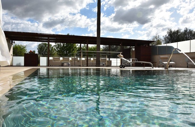 Palma Paradise: 12 Bedroom Villa for Rent, 1026