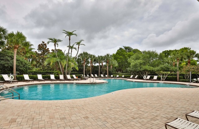 Palma Sola Trace Condo - Beaches, Pool, Dining!