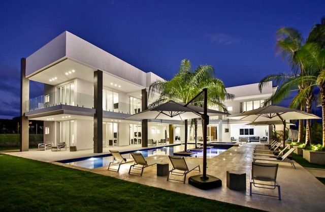 Palmas 78: Lux golf villa, full staff, lap-pool, Jacuzzi & 2 golf carts