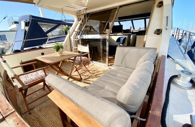 Panaby Houseboat