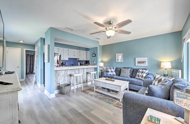 Panama City Condo w/Balcony & Pool, Walk to Beach
