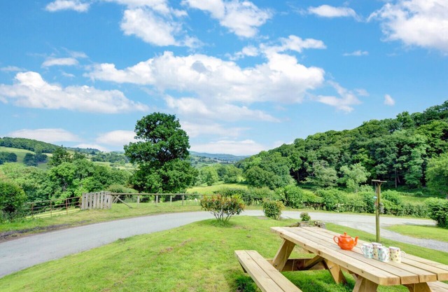 Pandy Barn - Two Bedroom House, Sleeps 4