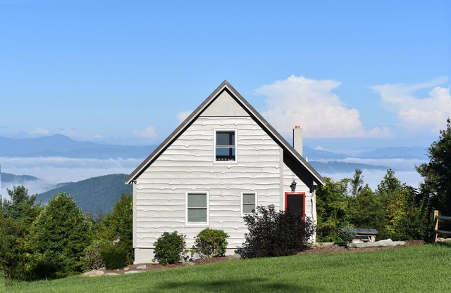 Panoramic Blue Ridge Mountain Views & Rolling Meadows Retreat