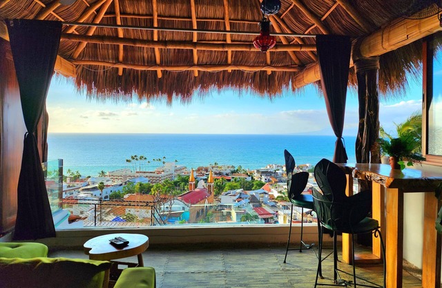 Panoramic OCEAN VIEW Glam Tree-House with Pool~Steps to Beach & Malecon~Safe Loc