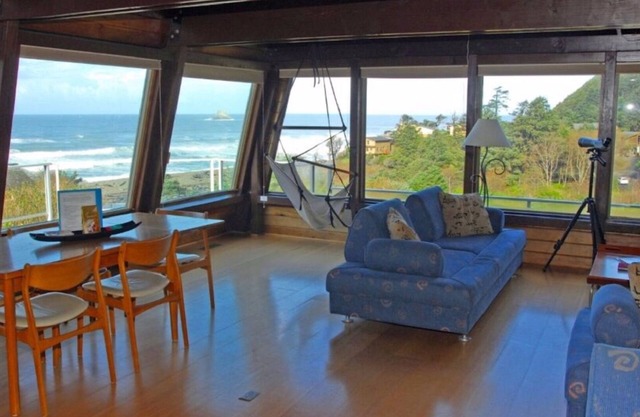 Panoramic Ocean Views & Hot Tub on Secluded Oregon Coast Oswald West State Park