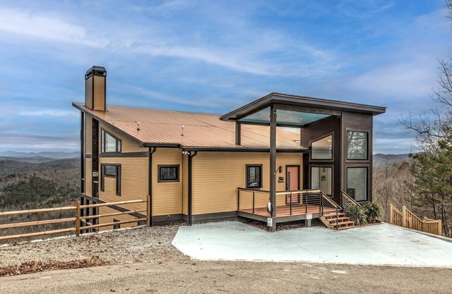 Panoramic Views from Modern Mountain Chalet close to Blue Ridge, GA.