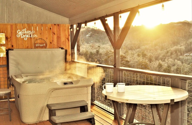 Panoramic Views, LED Hot Tub, King Suite, Wi-Fi, Minutes to Downtown Gatlinburg