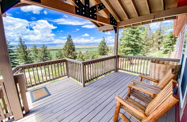 Panoramic Views w/Hot Tub, Playground, Decks, Garage & More - Red Mountain Ranch