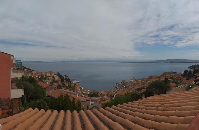 panoramica terrazza sul mare con parcheggio
