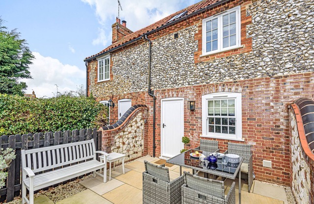 Pantiles - sleeps 4 guests in 2 bedrooms