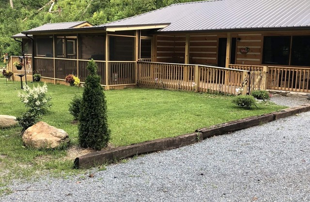 Papaws Creekside Cabin is Handicap accessible. Starlink Internet