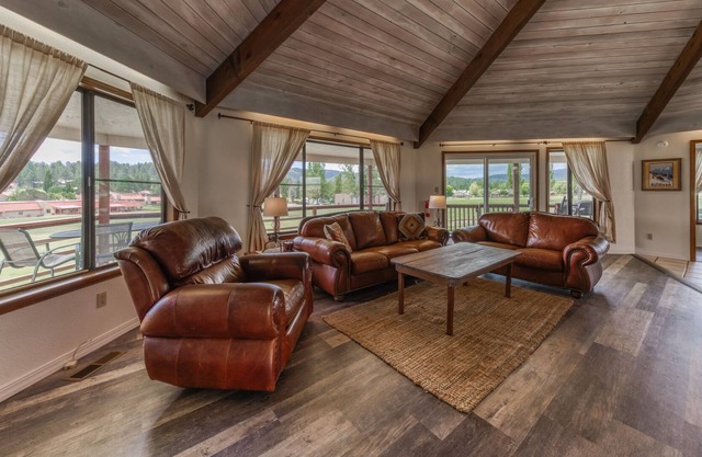 Par Fore the Course: Dog Friendly, Level Entry 3 Bedroom with a View of the Course!