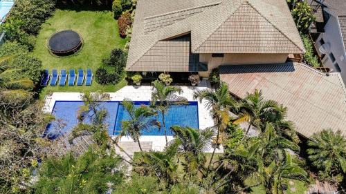 Paraíso com Piscina e Natureza em São Sebastião