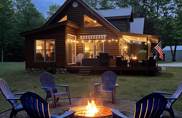 Paradise Acres- Enjoy the Vibrant Autumn Colors from the Comfort of the Cabin!