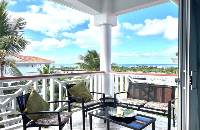 Paradise Breeze Penthouse- Majestic Ocean Views -Central Location