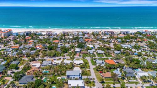 Paradise Corner - Monthly Beach Vacation Rental!