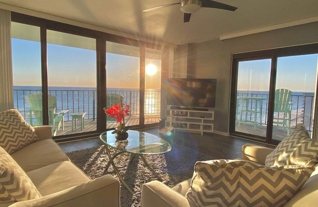 Paradise Found! Beachfront, Modern Luxury W/Biggest Balcony on the Beach, Pool