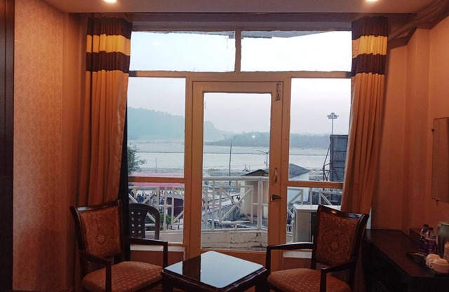 Paradise Ganga - A River Side Hotel