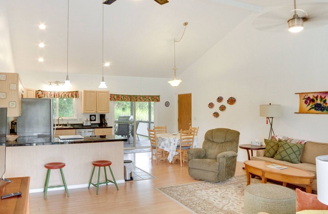 Paradise Park Vacation Rental ~ 4 Mi to Shoreline!