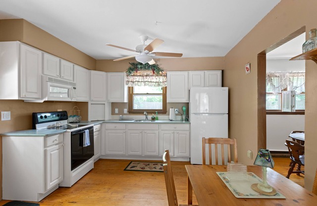 Paradise Shores Beach Cottage | Cottage in Southold near private beach