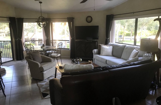 Paradise spoken at prestigious Eagle Creek Golf and Country Club!
