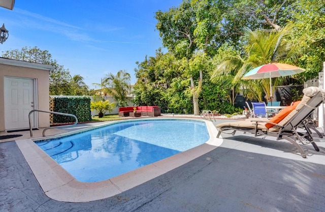 Paradise Villa With Heated Pool Close To Beach