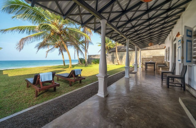 Paradisiac front beach villa