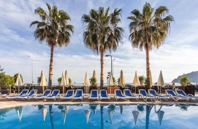 Parador Beach Hotel