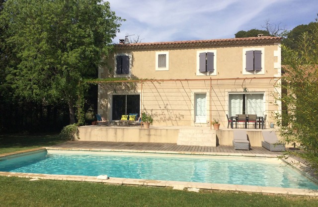 Paradou quiet house with pool and garden near Les Baux de Provence