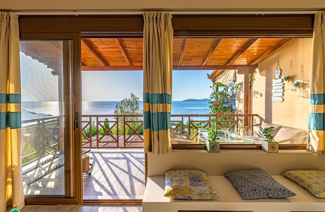 Paralio Astros beachfront suite