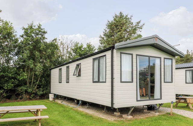 PARBOLA 22, family friendly, with pool in Gwinear