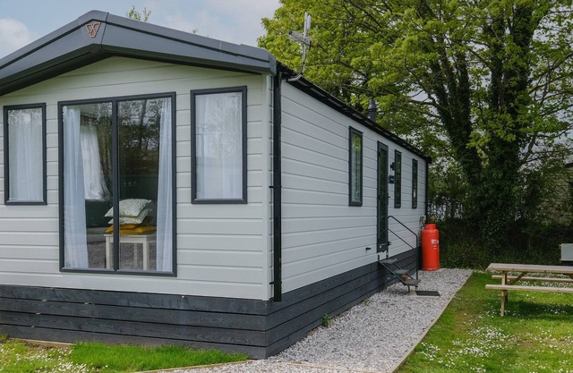 PARBOLA 30, pet friendly, with pool in Gwinear