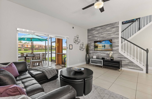 Park all day, recharge in style- 10min to Disney, clean, revamped w/resort pool