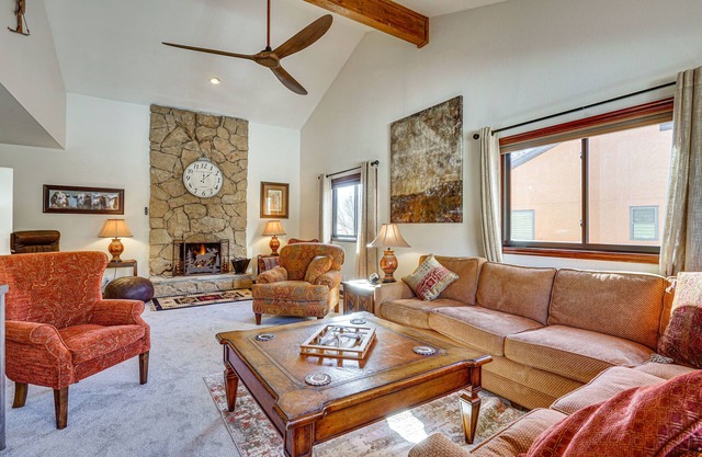 Park City Home w/2 Fireplaces & 2 Living Rooms!