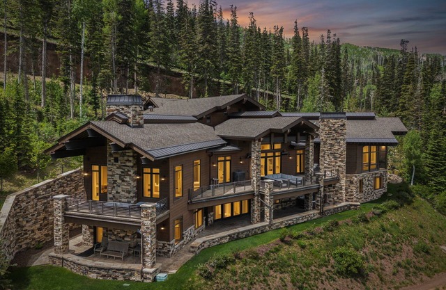 Park City Luxury, Ski in Ski out, Hot Tub, Theater, Stunning Views, The Colony Retreat