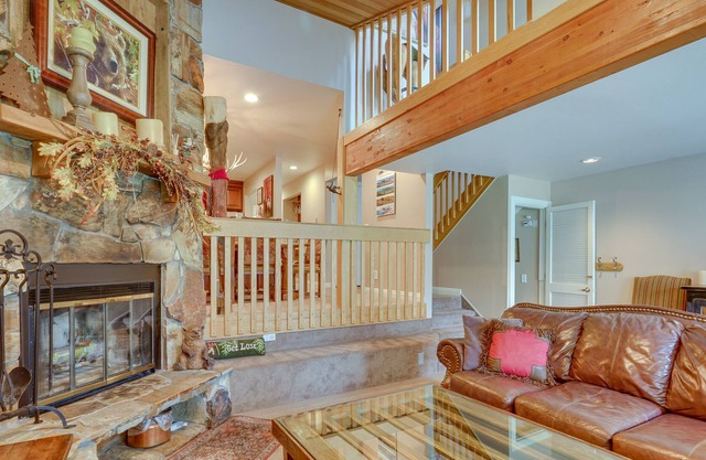 Park City Townhome w/ Hot Tub 1 Mile to Ski Lift!