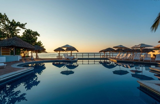Park Royal Beach Huatulco – All Inclusive