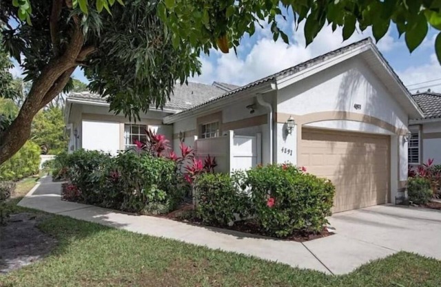 Park Shore Naples 3 bed 2.5 bath Villa near beach!