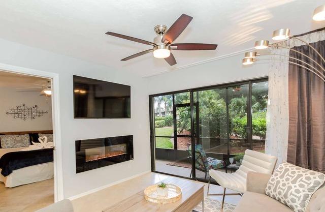Park Shore Resort- Fall Special; Renovated 1st.Flr.unit-Master Suite w/Direct Lanai Access