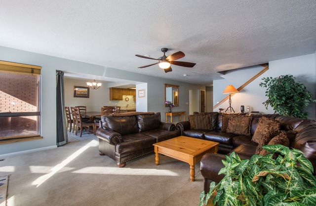 Park West Town Home 3987: 5 Bedroom 3.5 Bath with Private Hot Tub