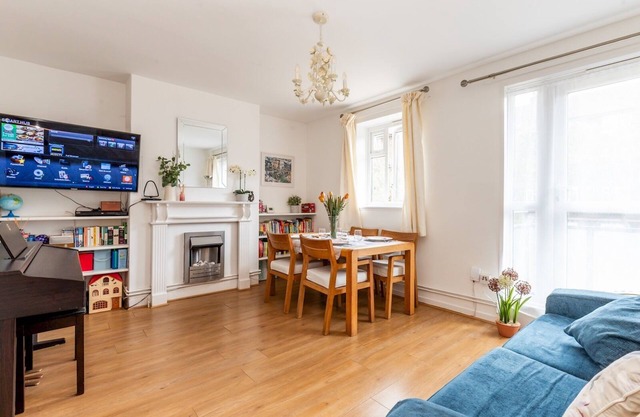 Pass the Keys | Bright 2-bed Flat by Thames & Fast London Access