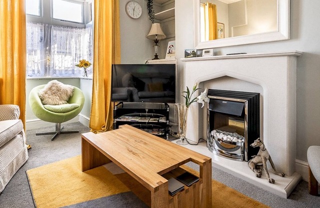 Pass the Keys | Charming character lodge in cemetery grounds