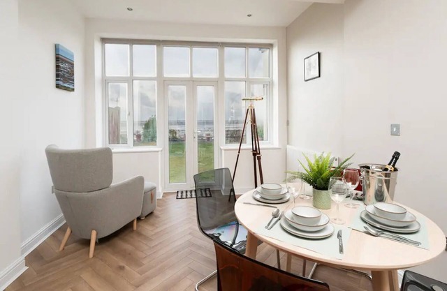 Pass the Keys | Golfers Haven 2 BD Flat on Hoylake Beach Parking