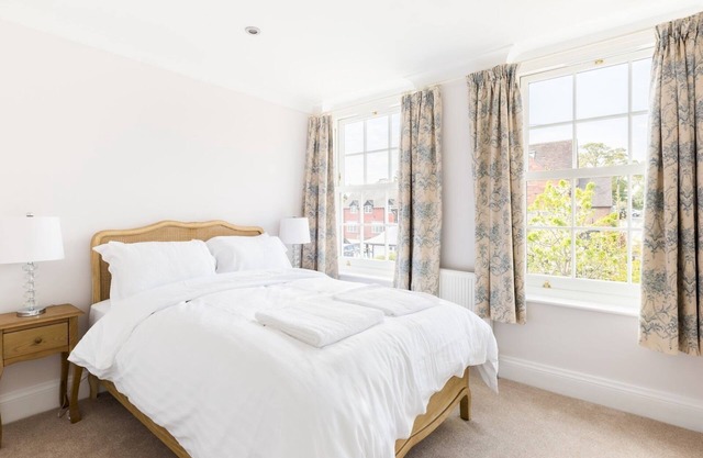 Pass the Keys | Gorgeous 3 Bed Cottage, Peaceful Village & Parking