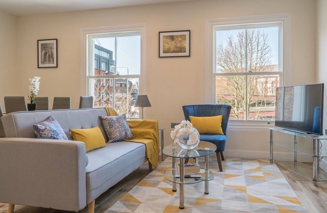Pass the Keys | Hidden Gem in Queen of the Suburbs