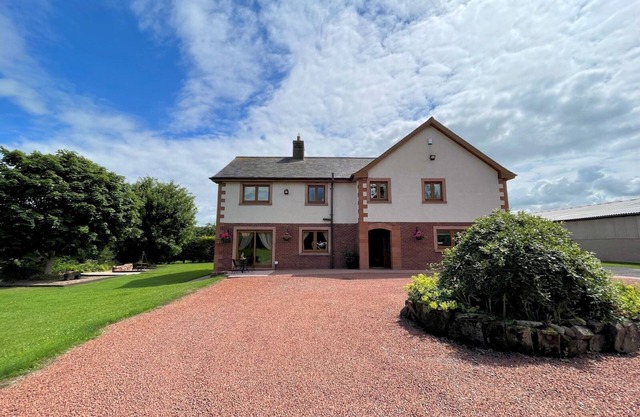 Pass the Keys | Spectacular 7BR House Hot Tub and Gardens in Gretna