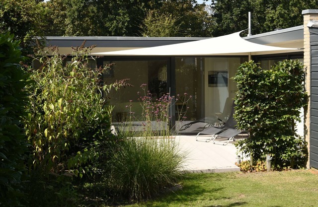 Patio bungalow 4-5 people with sunny garden near the beach and dunes
