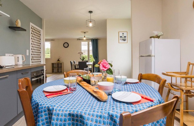 Pauline's Cottage: Cozy home with garden and fireplace in Sainte-Mère-Église